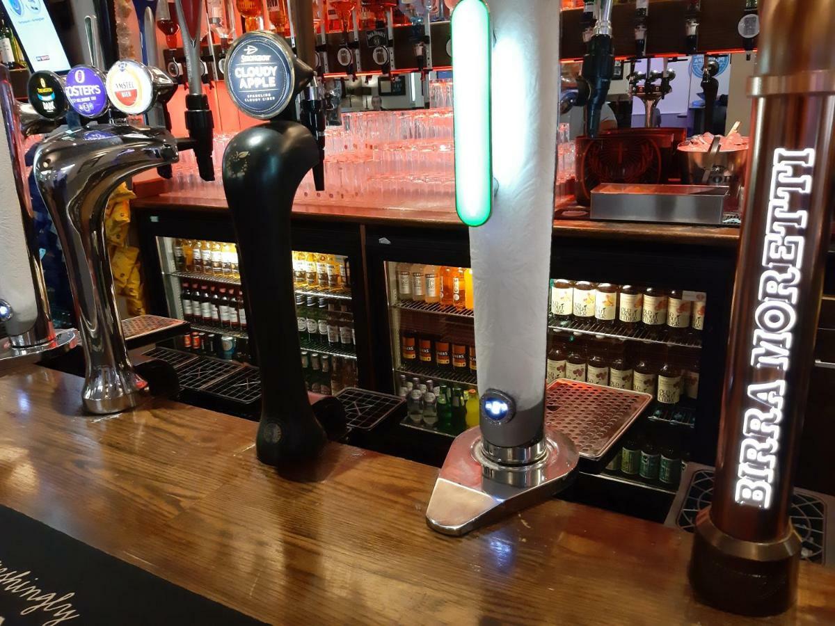Hanover & Mccartney's Bar 2*